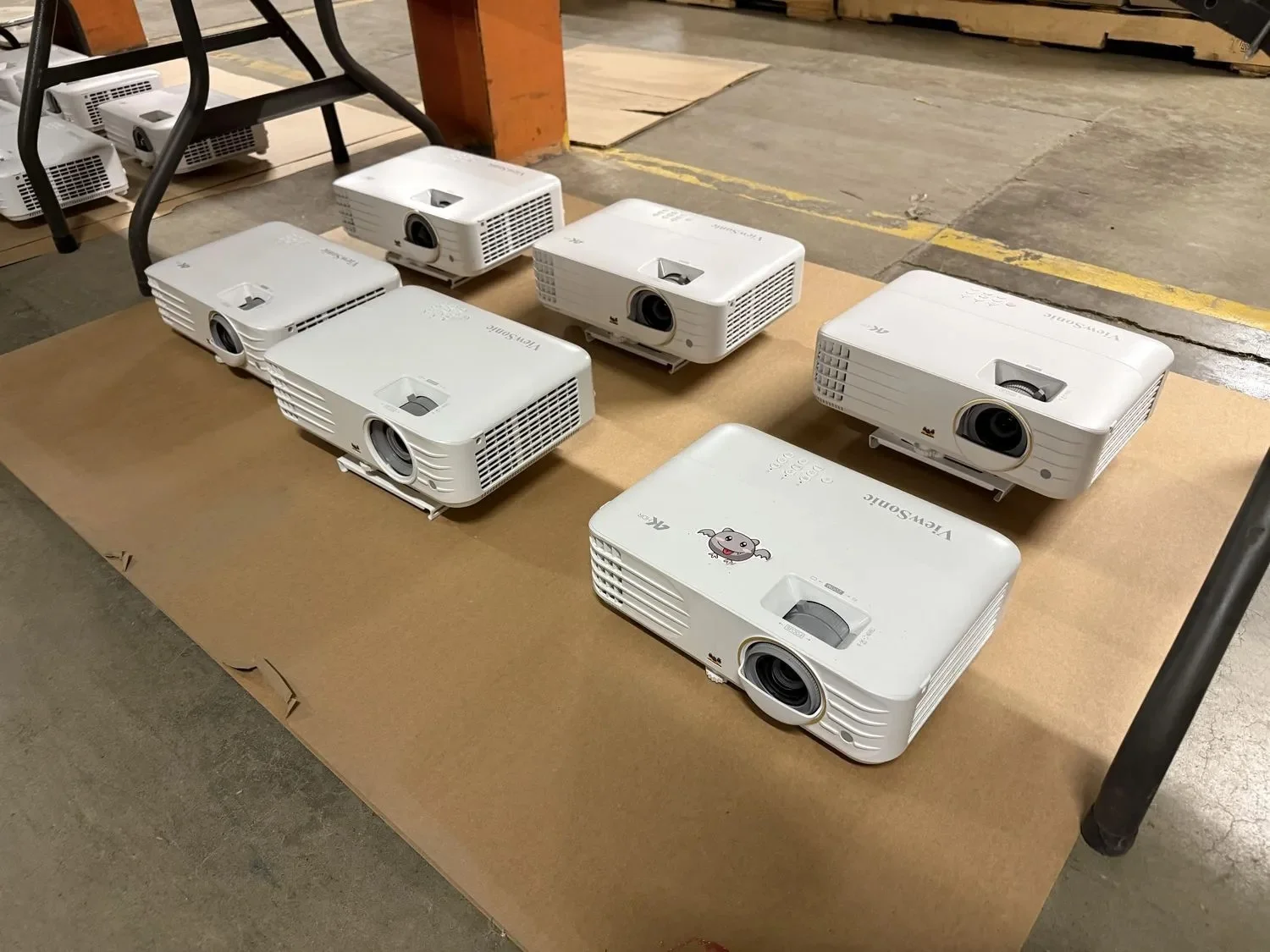 AD HENNICK AUCTION ELECTRONICS & FURNITURE (7)