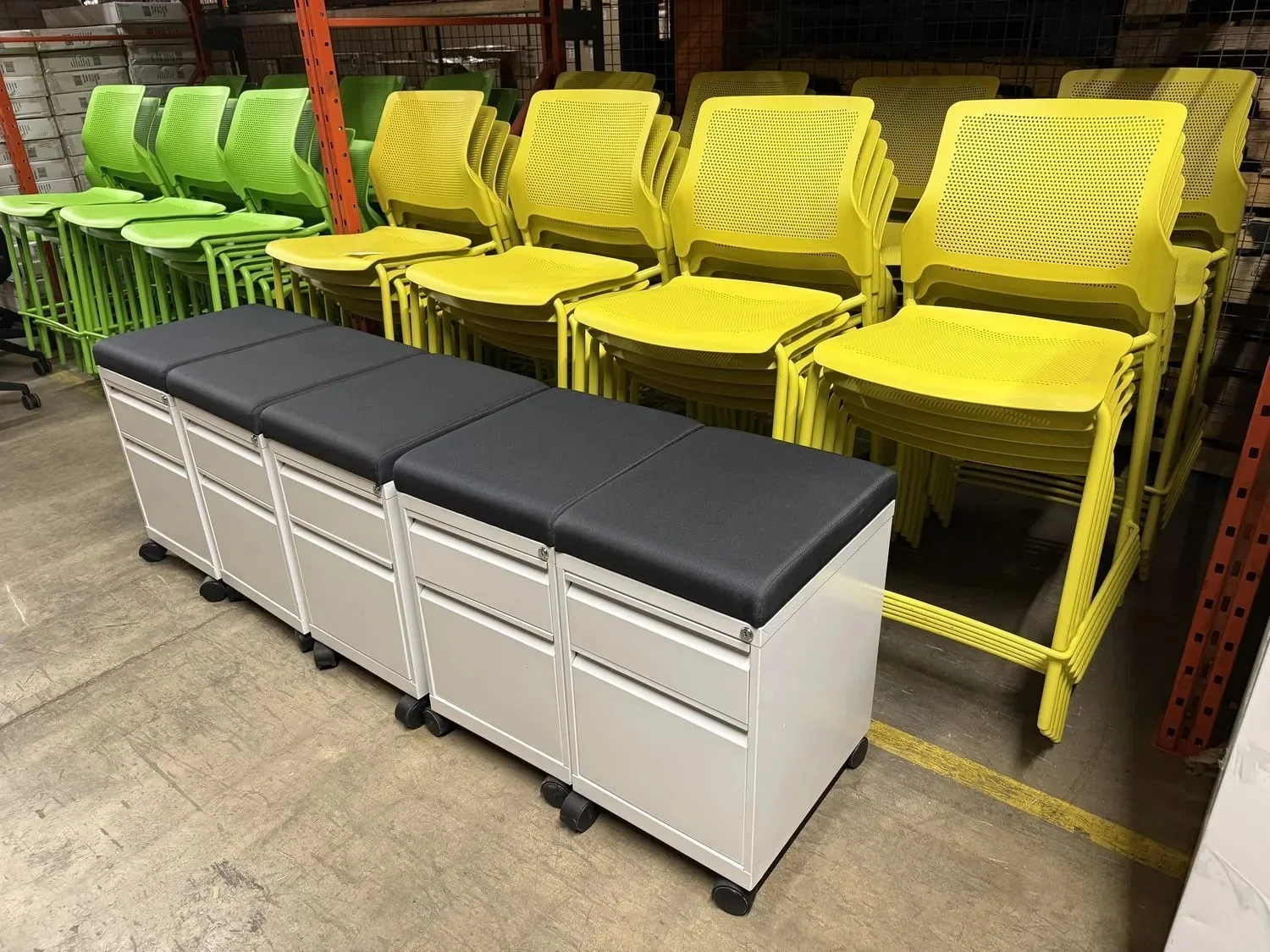 AD HENNICK AUCTION ELECTRONICS & FURNITURE (8)
