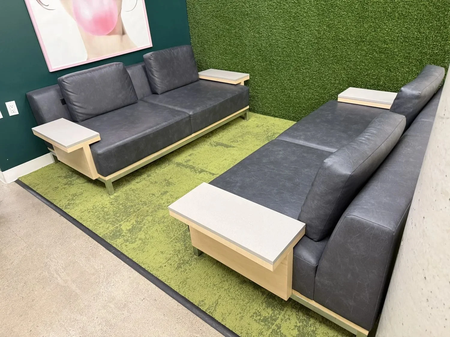 AD HENNICK AUCTION ELECTRONICS & FURNITURE (9)